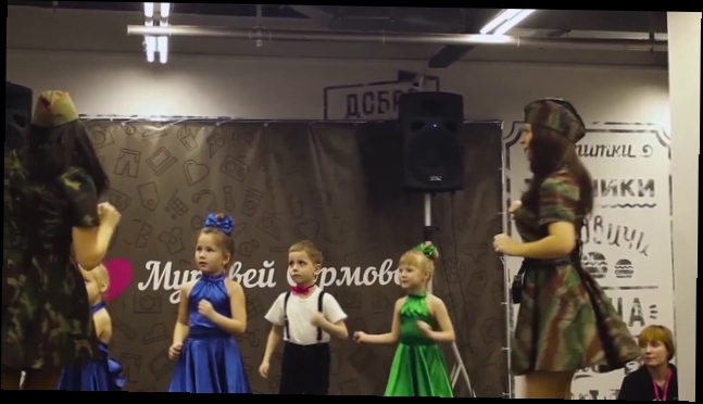 Видеоклип Танцы на плацу в Торговом Центре «Муравей» в центре Сормово