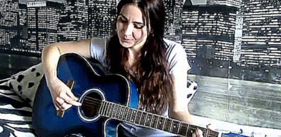 Видеоклип красивая девушка  супер поёт под гитару