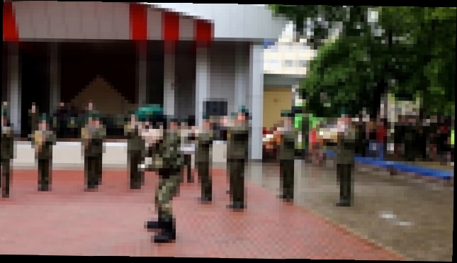 Видеоклип На параде в Гродно белорусский военный оркестр пограничной службы исполнил «Экспонат» и Uptown Funk