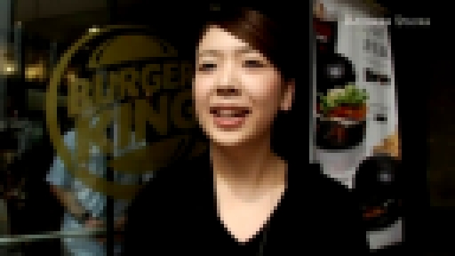 Видеоклип Сеть Burger King в Японии добавила в меню чёрные бургеры