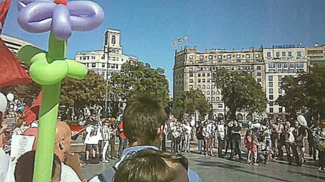 Видеоклип В Испании в самом центре Барселоны 9 мая прошел Марш Победы