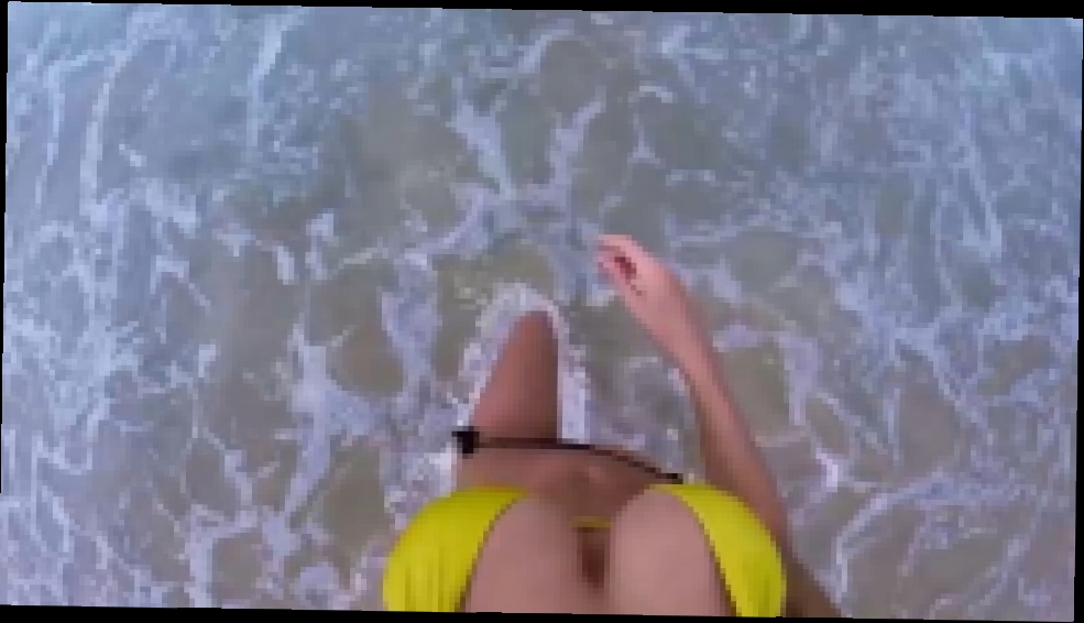 Видеоклип Вика Одинцова в купальнике (море, солнце, сиськи)