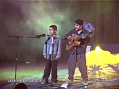 Видеоклип Цыганский мальчик перепел песню А. Барыкина - Я буду долго гнать велосипед
