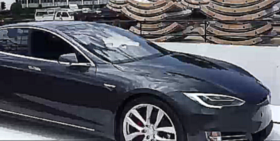 Видеоклип Илон Маск продемонстрировал на Tesla Model S, как будет работать платформа-подъемник