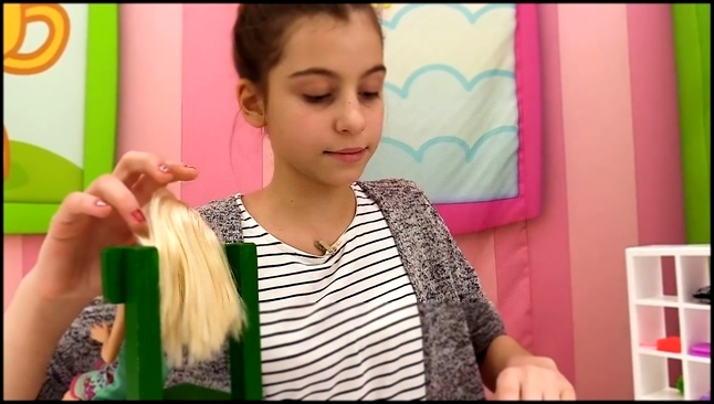 Видеоклип Салон красоты для #БарбиНовогоднее платье для Барби от лучшей подружки Вики