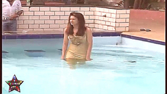 Видеоклип Check Sexy Gauhar Khan's Bare Body In A Swimming Pool